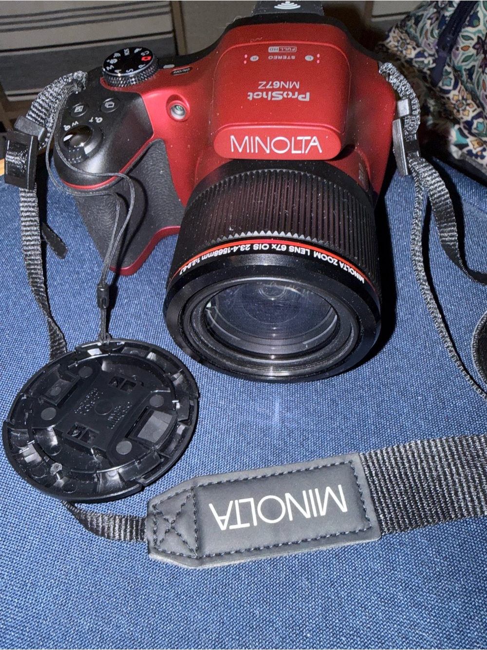 Minolta Red Precision MN672 Digital Camera with Zoom Lens